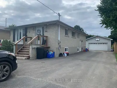 Detached in Oshawa