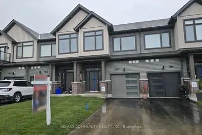 Att/Row/Townhouse in Oshawa
