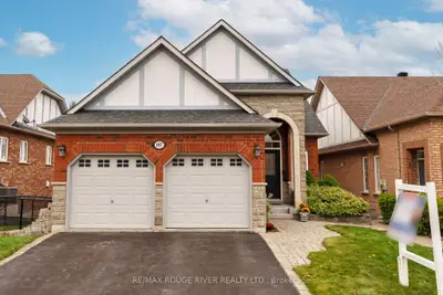 Detached in Whitby