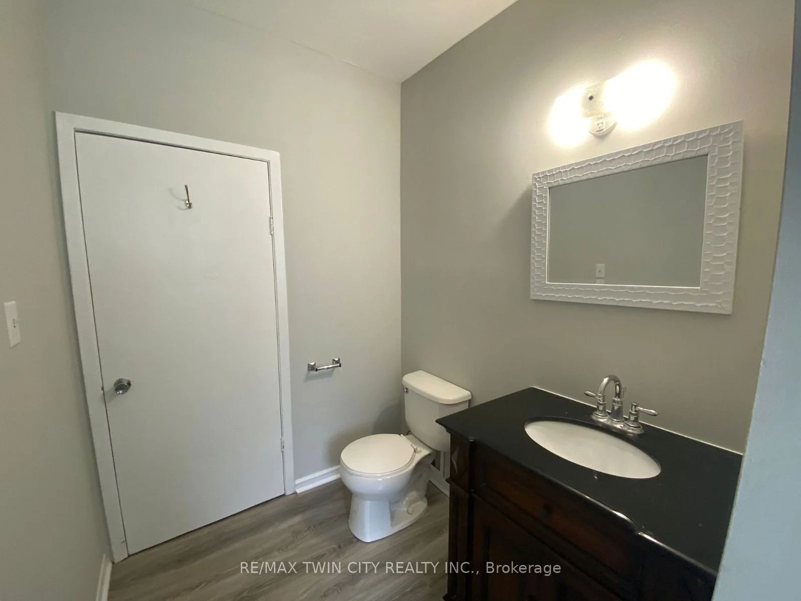 15/17 Lloyd Street, Oshawa, ON L1H 1X2