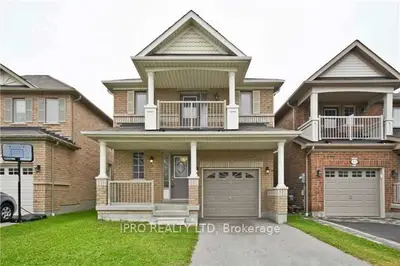 Detached in Whitby