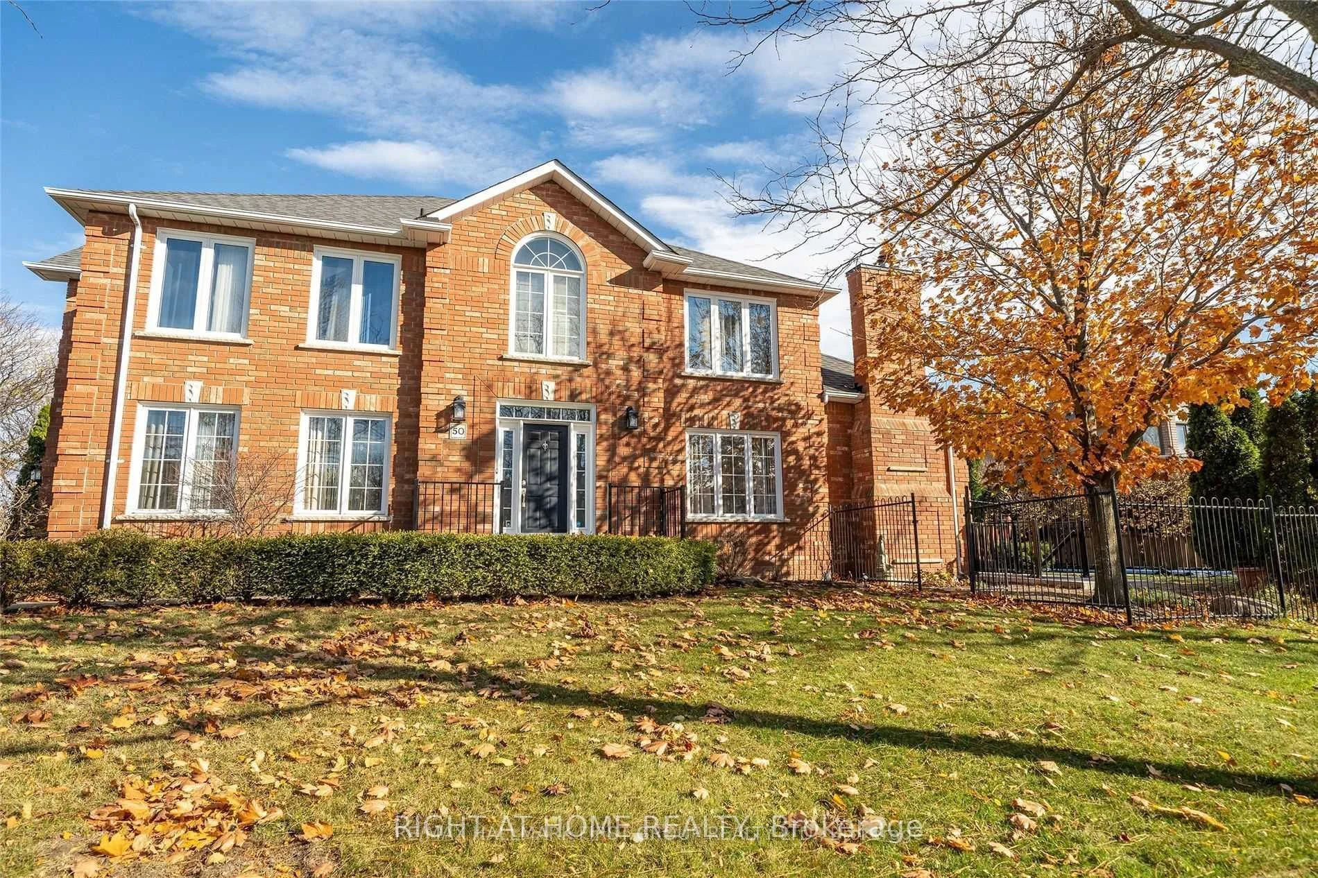 Detached in Whitby