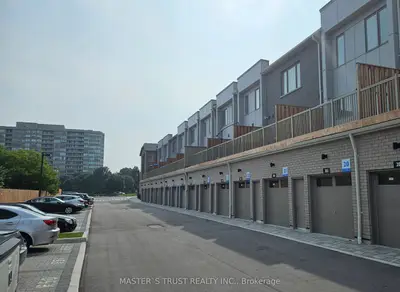 Condo Townhouse in Pickering