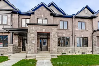 Att/Row/Townhouse in Whitby