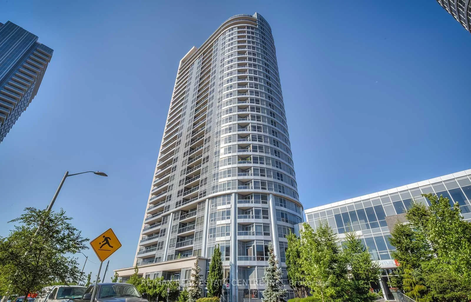 181 Village Green Square 2219, Toronto E07, On M1s 0k6