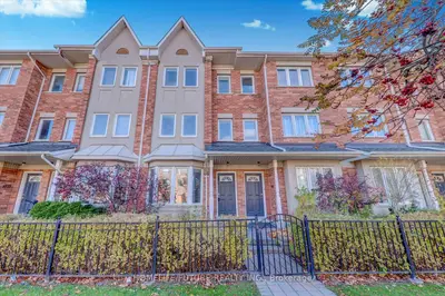 Condo Townhouse in Toronto
