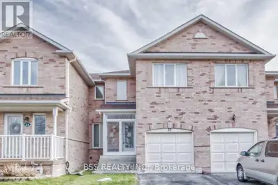 Att/Row/Townhouse in Toronto
