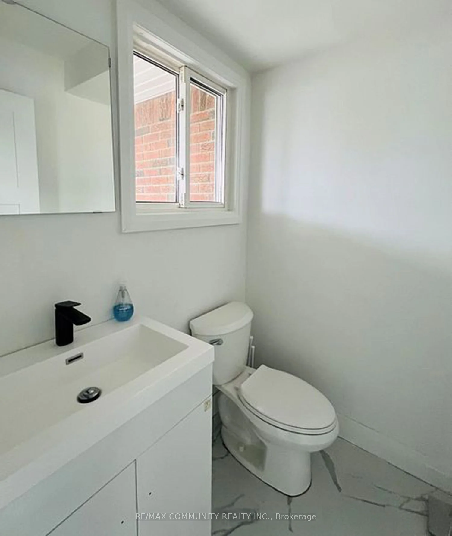 506 Grandview Street S MAIN, Oshawa, ON L1H 7S4