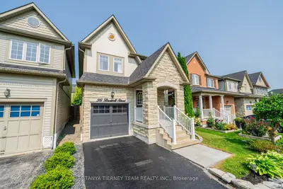 Detached in Whitby
