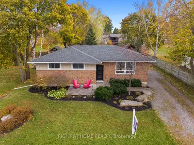 Detached in Scugog
