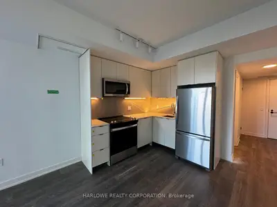 Condo Apartment in Whitby