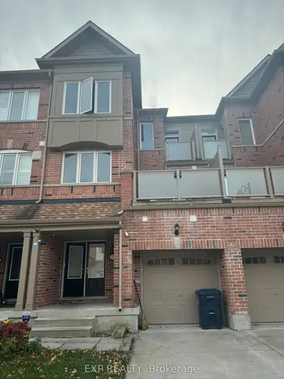 Att/Row/Townhouse in Toronto