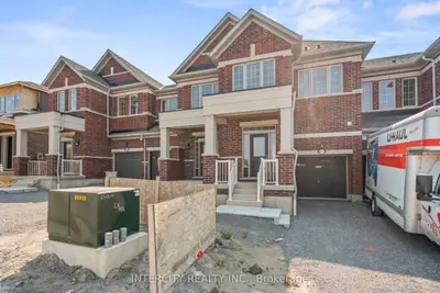 Att/Row/Townhouse in Pickering