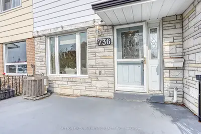 Att/Row/Townhouse in Pickering