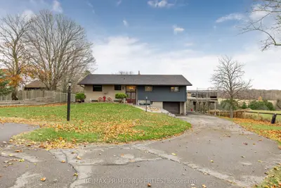 Detached in Scugog