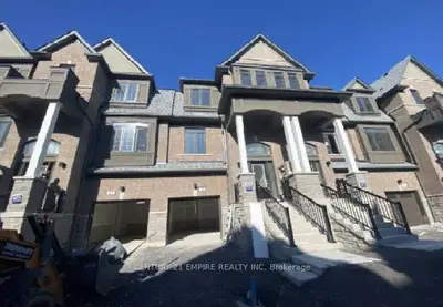 Att/Row/Townhouse in Whitby