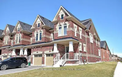 Att/Row/Townhouse in Oshawa