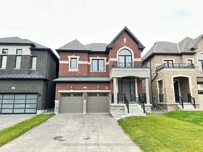 Detached in Whitby