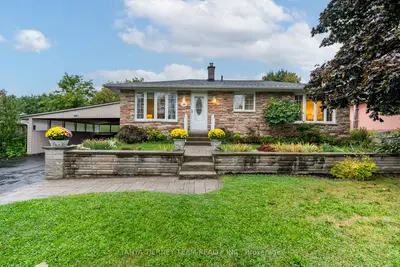 Detached in Whitby