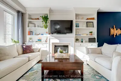 Att/Row/Townhouse in Pickering