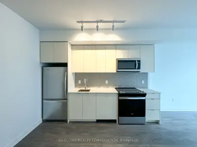 Condo Apartment in Whitby