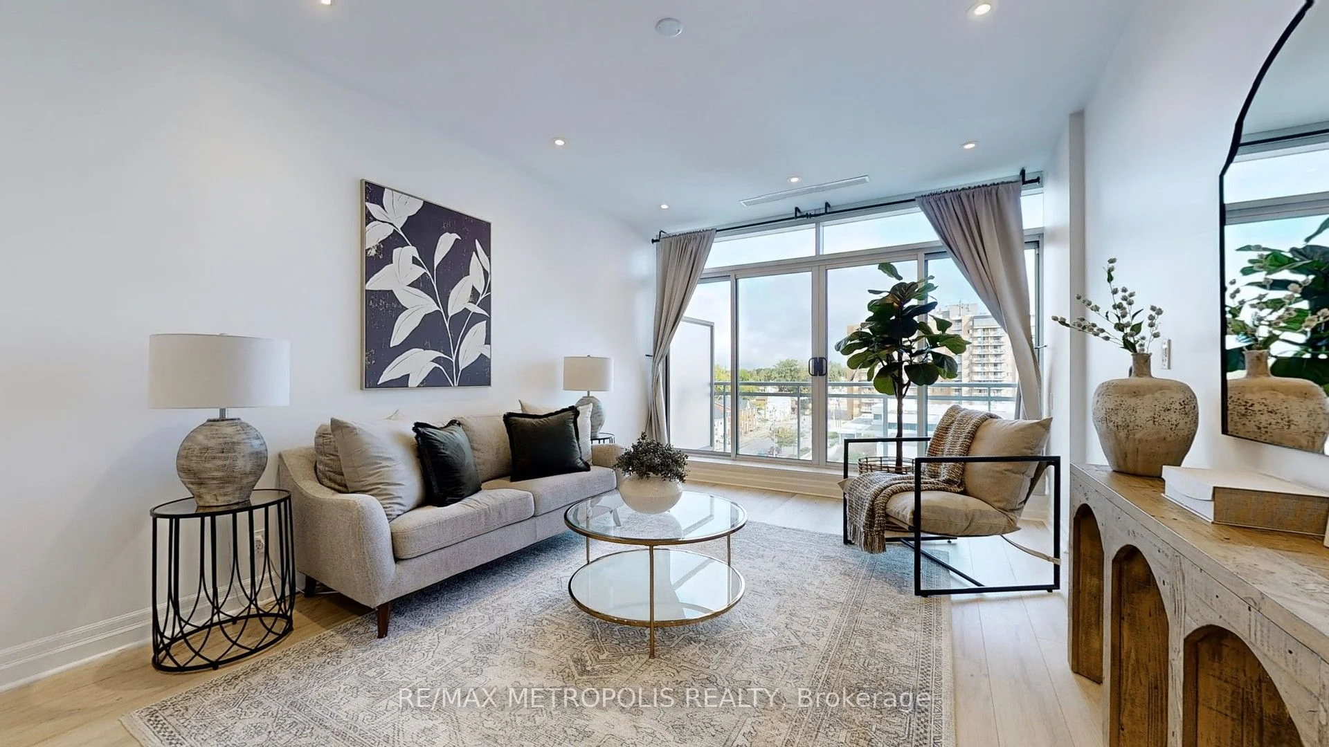 Condo Apartment in Oshawa