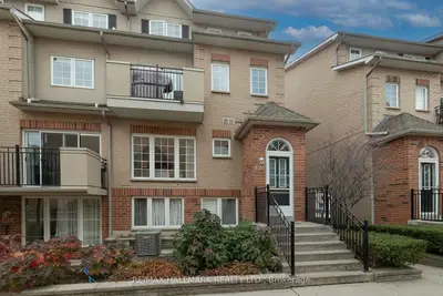 Condo Townhouse in Pickering