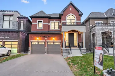 Detached in Whitby