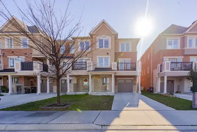 Att/Row/Townhouse in Toronto