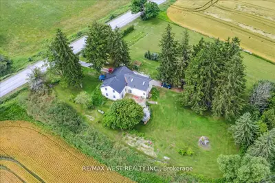 Detached in Scugog