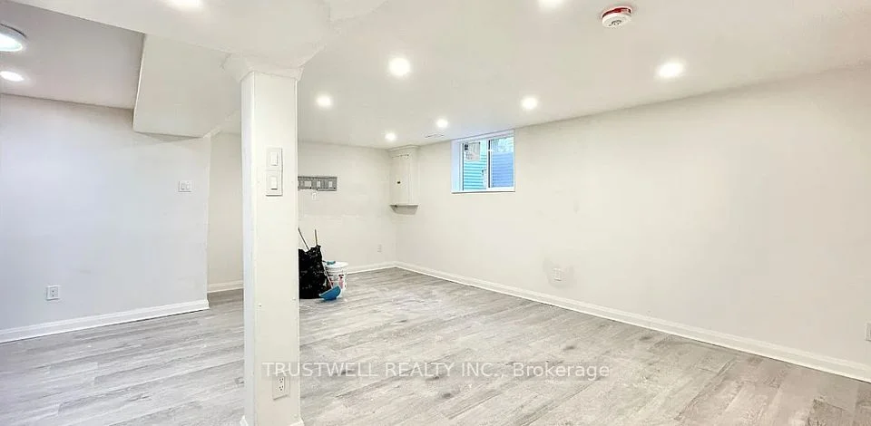 47 Calais Street Bsmt, Whitby, ON L1N 5M3
