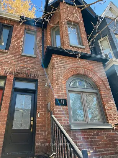 Att/Row/Townhouse in Toronto
