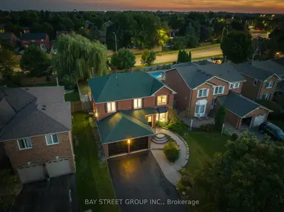 Detached in Whitby