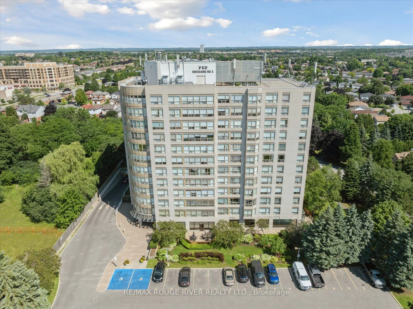 Condo Apartment in Whitby