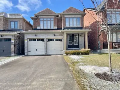 Detached in Whitby