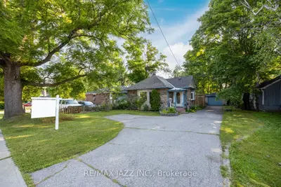 Detached in Oshawa