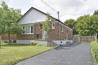 Detached in Oshawa