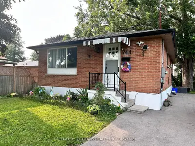 Detached in Oshawa