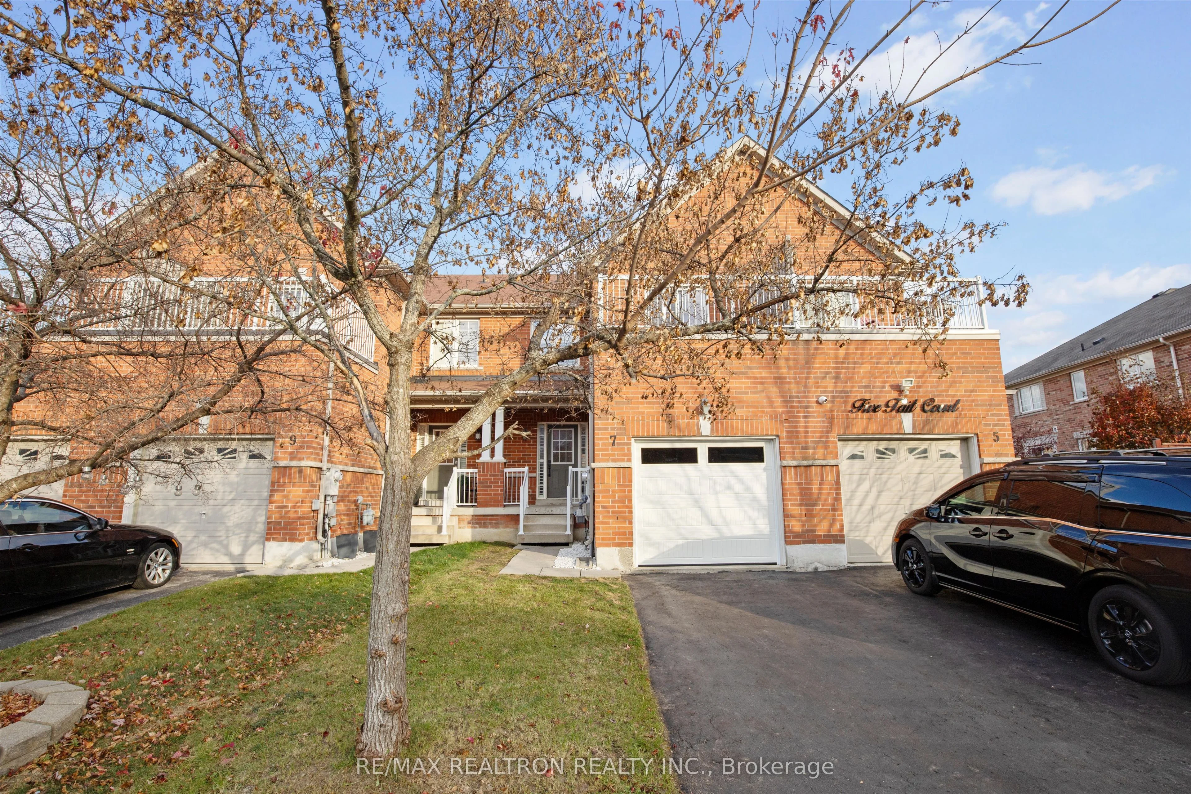 Att/Row/Townhouse in Toronto