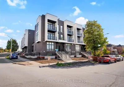 Condo Townhouse in Ajax