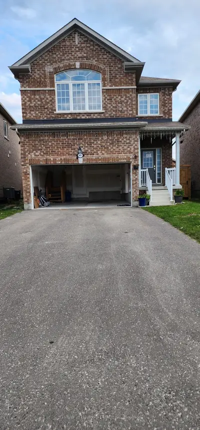 Detached in Oshawa