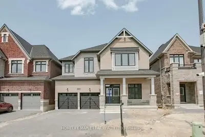Detached in Oshawa