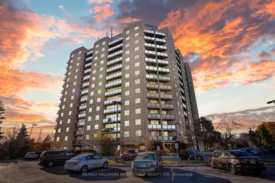 Condo Apartment in Ajax