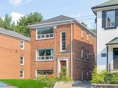 Att/Row/Townhouse in Toronto