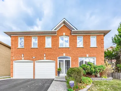 Detached in Whitby