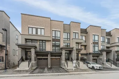 Att/Row/Townhouse in Oshawa