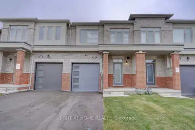 Att/Row/Townhouse in Oshawa
