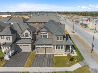 Detached in Whitby