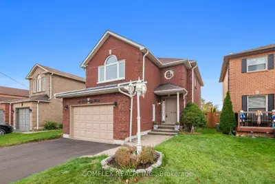 Detached in Whitby