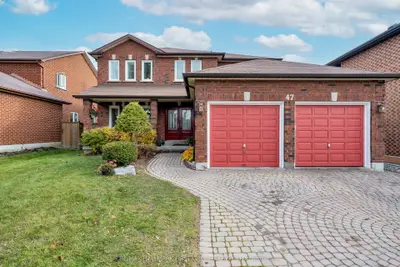 Detached in Whitby
